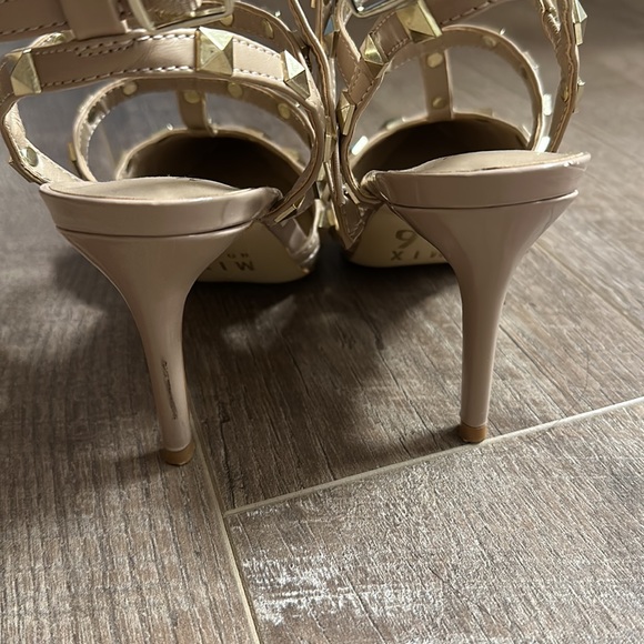 Mix no 6 Pumps - Picture 3 of 4